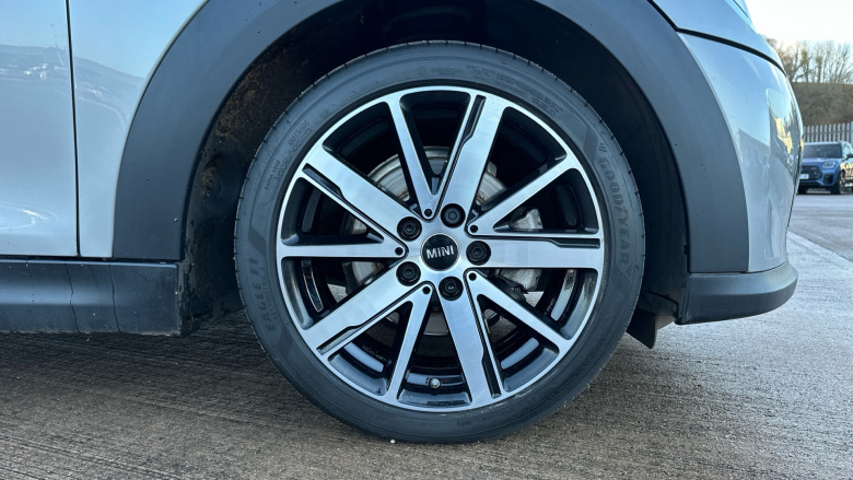 MINI Hatchback 1.5 Cooper Classic Premium 3dr Petrol Hatchback